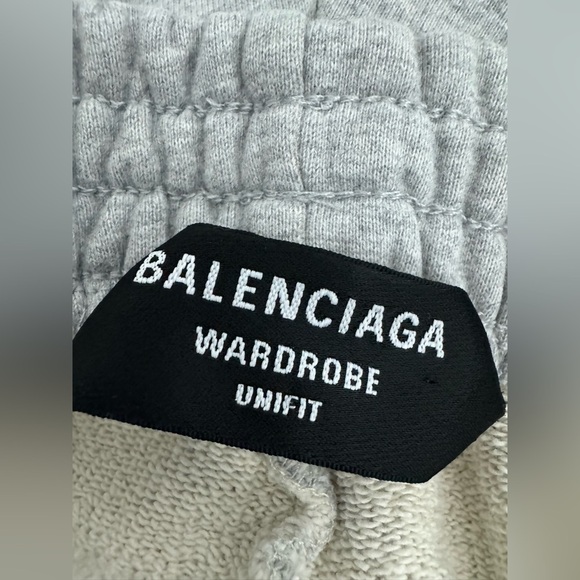 Balenciaga Unisex Campaign Logo Embroidered Shorts - Picture 3 of 12